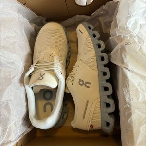 On Cloud 5 white and chambray athletic Shoes